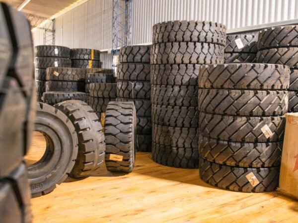 Neumáticos y mazisas en todas las medidas Neumáticos para Autoelevadores